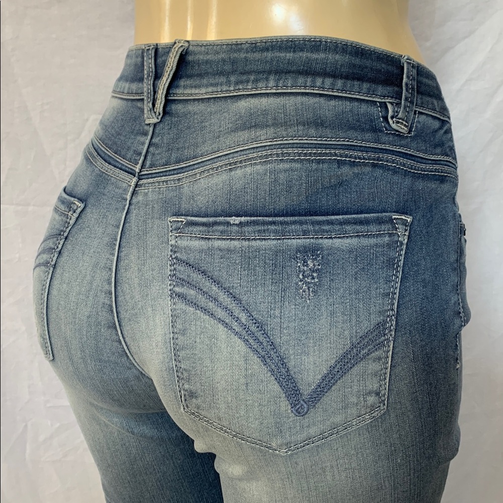 DEMOCRACY Jeans Tummy Control Light Blue Size 6 Ankle Crop Embroidered Fray NWOT